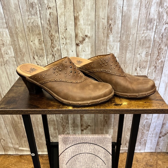 SoftWalk Shoes - SoftWalk Studded Brown Leather Mules - WMNS Size‎ 8M